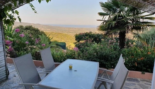 Cottage T2, breathtaking sea view, Swimming pool, near Porticcio