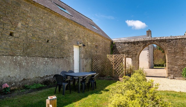 Cottage 'Traou Mad' with Shared Garden and Wi-Fi