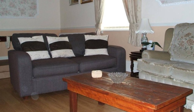 Cottage Unit Ensuite with City View Sands House