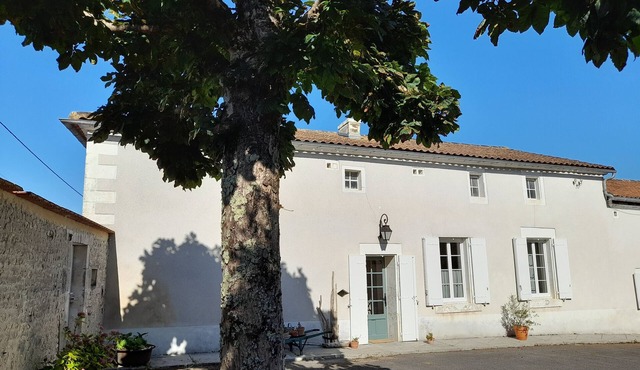 Cottage 'Vacation Rental' with Private Terrace, Private Garden and Wi-Fi