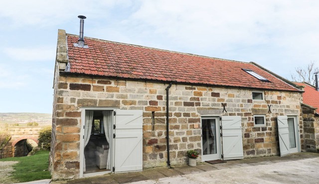 COTTAGE VAL, pet friendly, character holiday cottage in Ravenscar