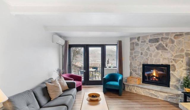 Cottage Vibe Condo with Views of Mont-Tremblant