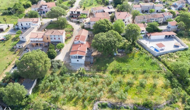 Cottage Vinkovic, for 4 to 5 persons, with covered terrace, BBQ and fenced yard