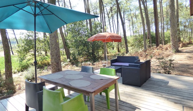 COTTAGE VUE LAC - Nature Village, Swimming pools, Sports and 2 bikes, near Beach