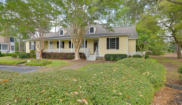 Cottage w/Deck & Pool Access ~ 6 Mi to Beach