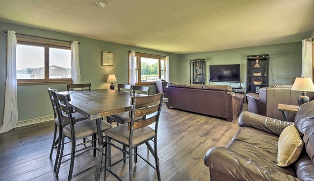 Cottage w/ Deck Situated on South Center Lake