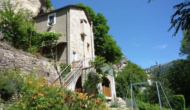 Cottage with garden and terrace by the river near Sainte Enimie