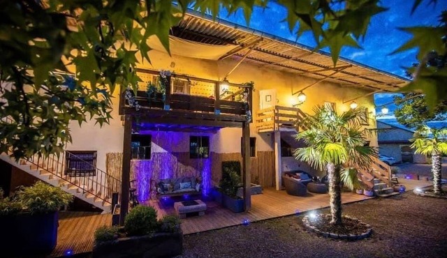 Cottage-Whirlpool bath-Cottage-Garden view