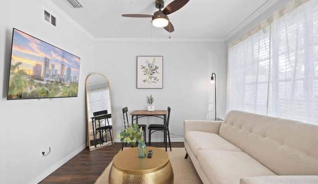Cottage w/Fully Fence Backyard, Patio + Laundry