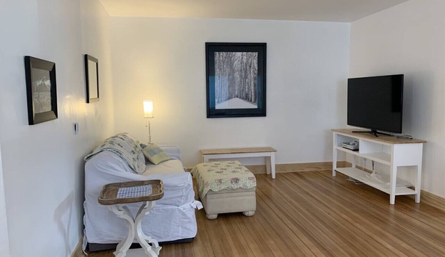 Cottage w/Garage 3 Blocks to Chey. Reg. Med Center