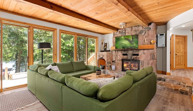 Cottage w Hot Tub & Sauna on Clark Lake