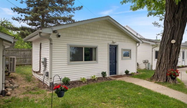 Cottage w/Lake Access Unit 2