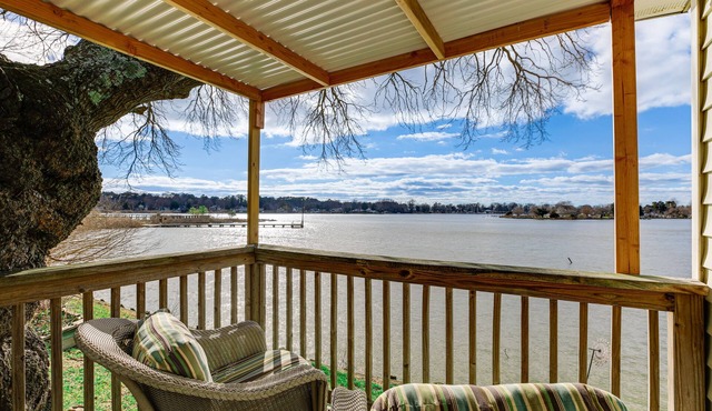Cottage w/Potomac River Views in Newburg!