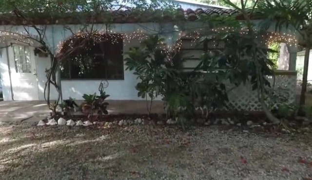 Cottage w/waterfront & Kitchen/livingrm · Wht Beach 5 min paddle!SEASIDE COTTAGE Non Smokers