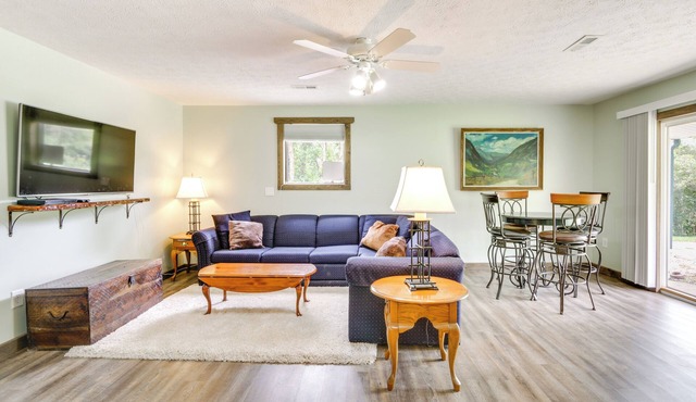 Cottage w/Yard + Grill ~ 21 Mi to Hocking Hills!
