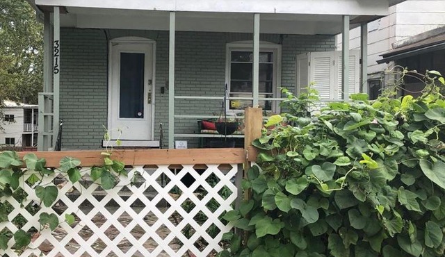 Cottage West: A Cozy Bungalow in a Convenient, Central Locale