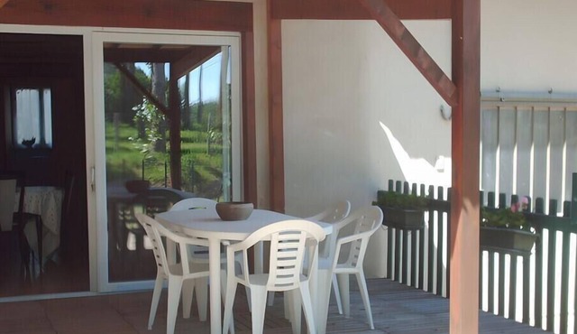 Cottage with Private Pool, Terrace, Garden and Wi-Fi in Saint-Pé-Saint-Simon