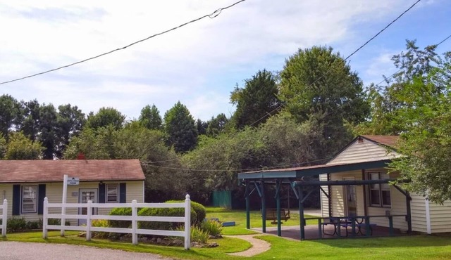 Cottage - Williamsburg Pet-Friendly Getaway – Heated Pool, Free Game Room, Near Parks