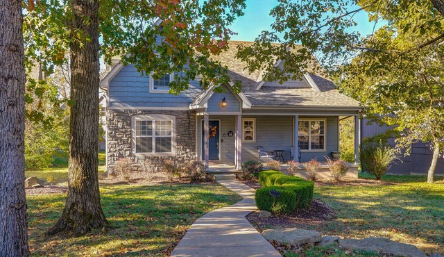 Cottage with 2 Pools, Splash Pad and Private Hot Tub