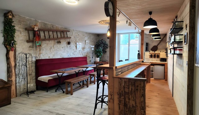 Cottage with Bar, Pizza Oven, and Farm Visit
