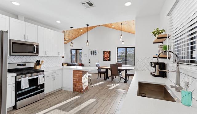 Cottage with BBQ & Hot Tub