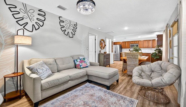 Cottage with boat ramp, close to hiking & bike trails