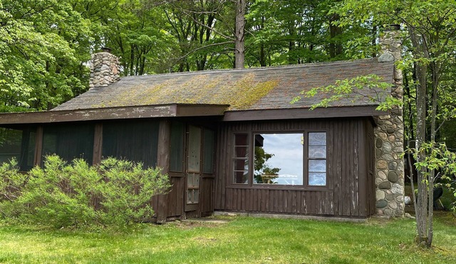 Cottage with direct access on Big Glen. Pets Ok. 3 day min after Labor Day.