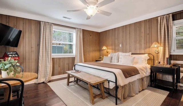 Cottage with Free Breakfast