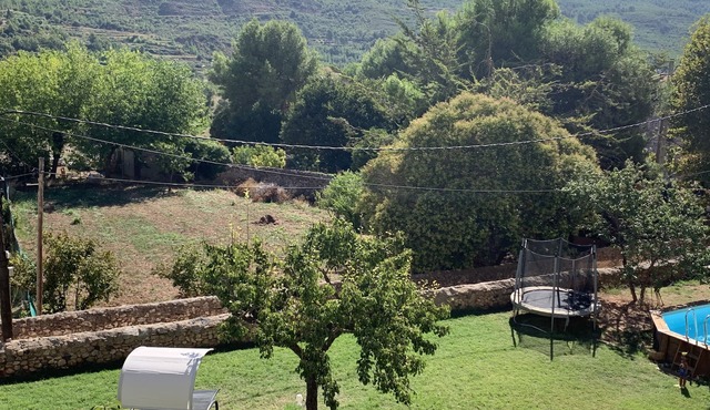 Cottage with fireplace Ca l'Esquelleta with a capacity of 1 to 8 people