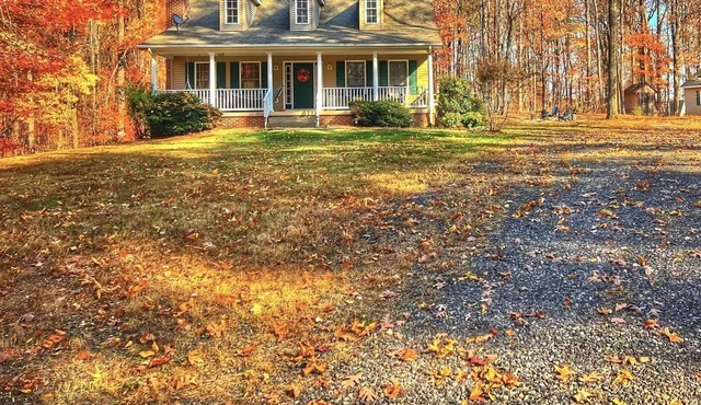Cottage with Fireplace and Chef Kitchen in Blue Ridge foothills VA Wine country