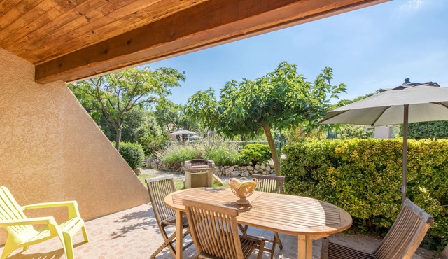 Cottage with swimming pool at the foot of the Herault gorges, superb canyon