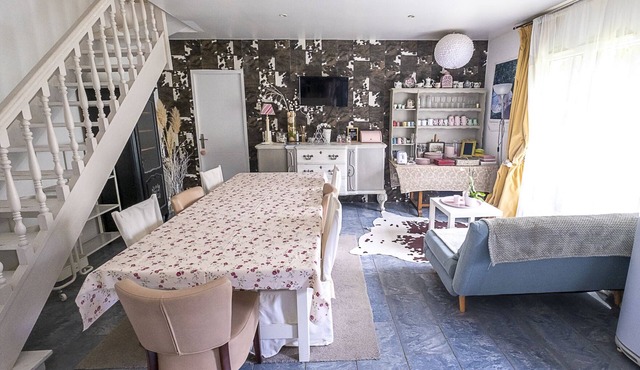 Cottage with garden and SPA option access
