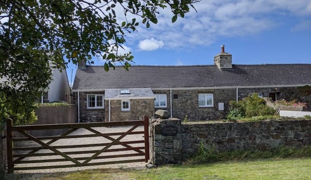 Cottage with games room (near Solva & St.David's)