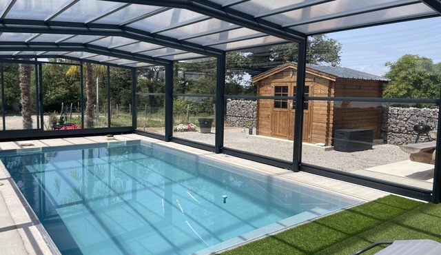 Cottage with heated pool, private garden, and air conditioning