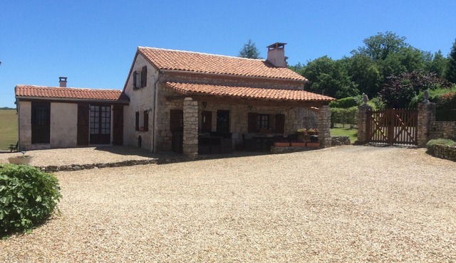 Cottage with Heated Salt water pool in private & peaceful setting.