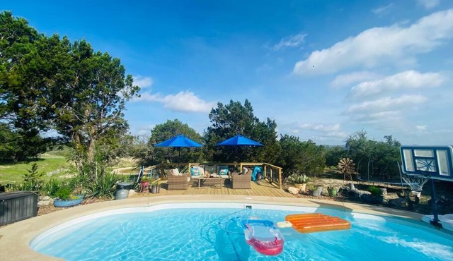 Cottage with Hot Tub and Pool Bandera, TX.