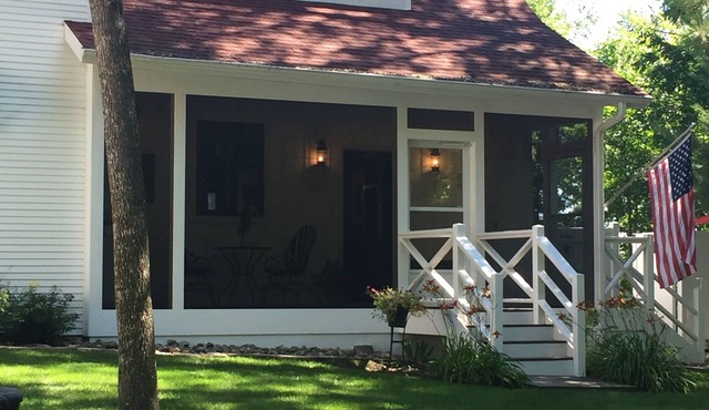 Cottage with Hot Tub on Upper Mission Lake