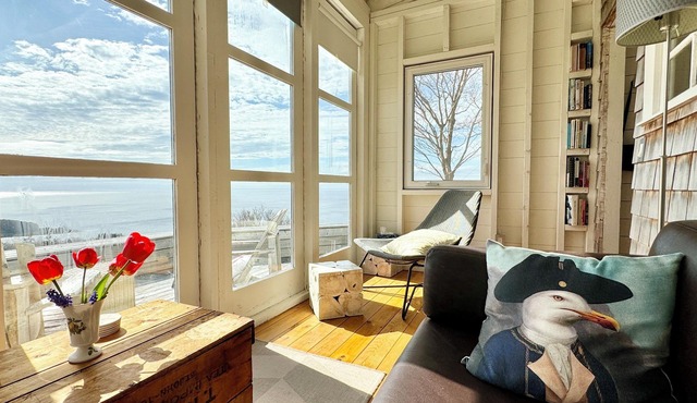 Cottage with Incredible Ocean Views, 3 min. to beach, near Cabot Trail & Park