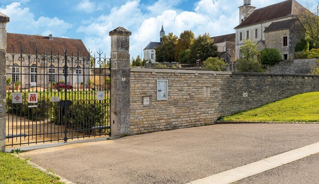 Cottage with independent studio in Molesme