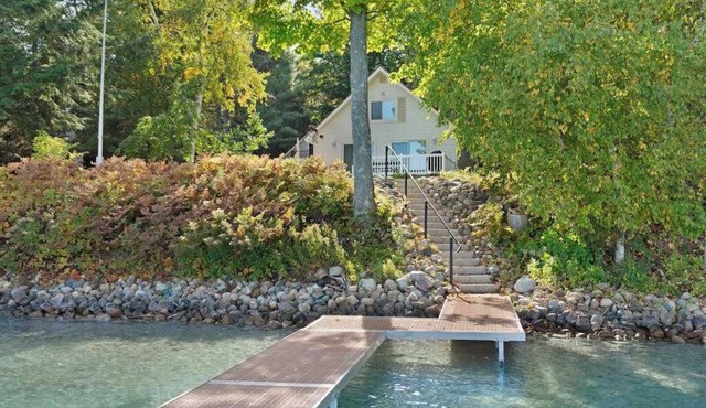 Cottage with lake views, private dock & firepit - near public boat launch