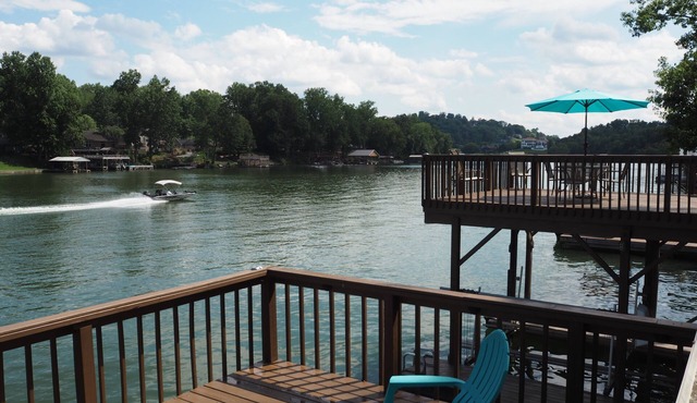 Cottage with Lake Views Hot Tub and Dock