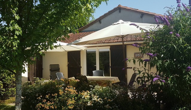 Cottage with large Peaceful Garden.