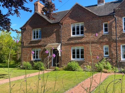 Cottage with log burner and hot tub in shropshire