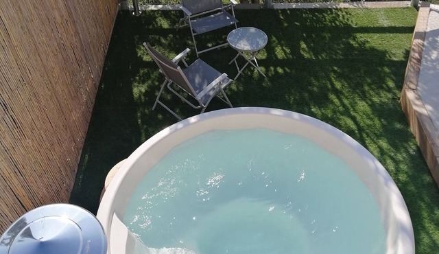 Cottage with outdoor Nordic bathtub, in the middle of nature