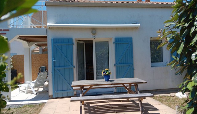 Cottage with pool 1800m from the beach