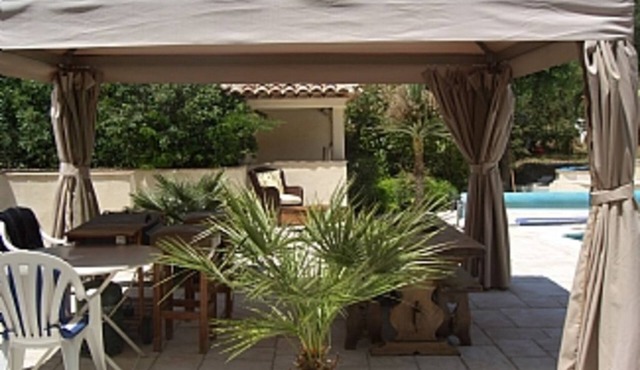 Cottage With Private Pool (shared with owners only) And Spacious Outdoor Area