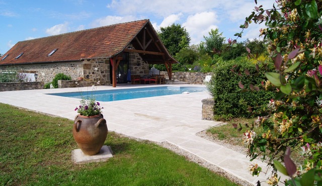 Cottage with pool close to Lacapelle Marival, calmness guaranteed
