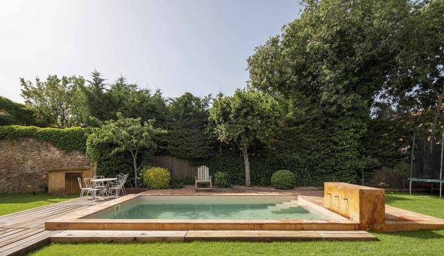 Cottage with pool in Garrigàs