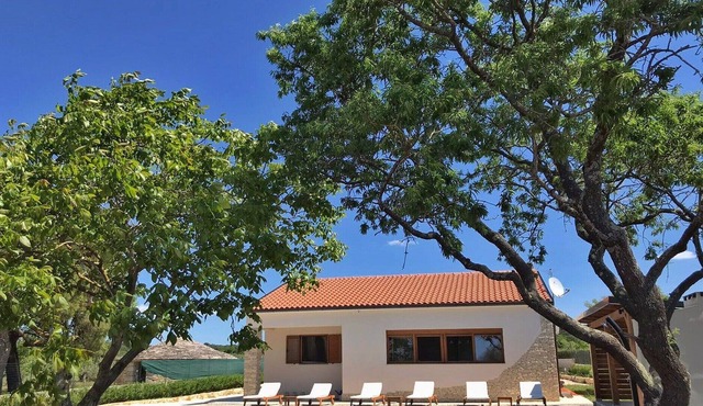 Cottage with pool near Rovinj - 1 km to the sea