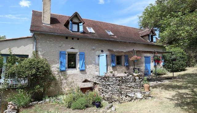 Cottage with pool - panoramic views over the Lot Valley with WiFi